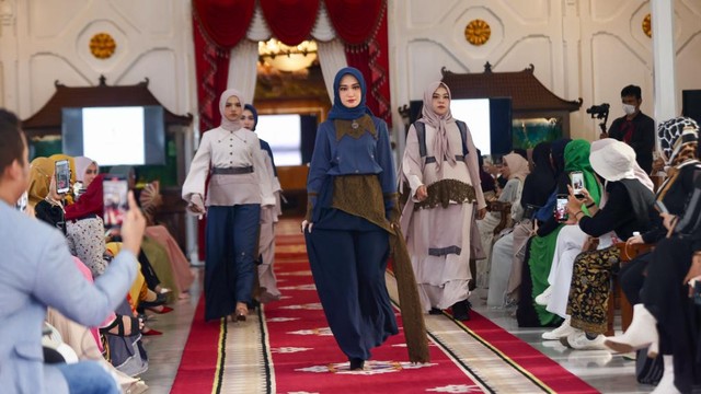 Mendukung perkembangan industri fesyen di Aceh. Foto: Suparta/acehkini 