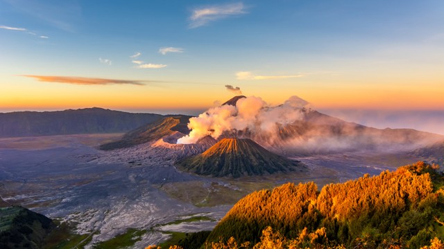 Gunung Semeru Lontarkan Awan Panas Sejauh 3,5 Km, Status Siaga (9650)