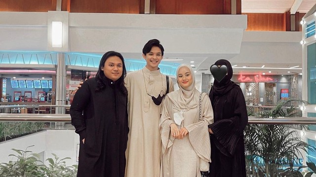 Potret kebersamaan Keanu Angelo dan Rey Mbayang-Dinda Hauw. Foto: Instagram/@rey_mbayang