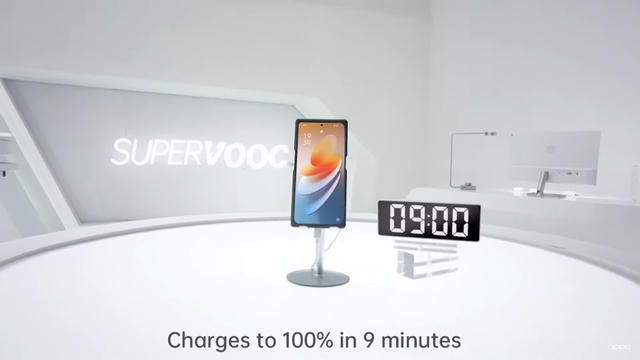 Oppo pamerkan fast charging super ngebut 240 Watt yang bisa charge baterai 4.500 mAh sampai penuh dalam waktu 9 menit. Foto: YouTube/Oppo
