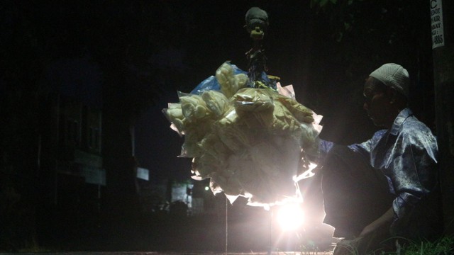 Jalan Terang Ridwan, Penjual Kerupuk Tunanetra, untuk Sembuhkan Istri (215061)