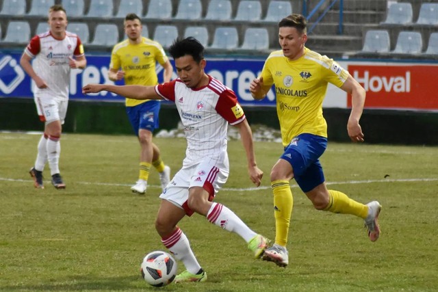 Witan Sulaeman saat membela FK Senica melawan MFK Zemplin. Foto: Instagram/@fk_senica