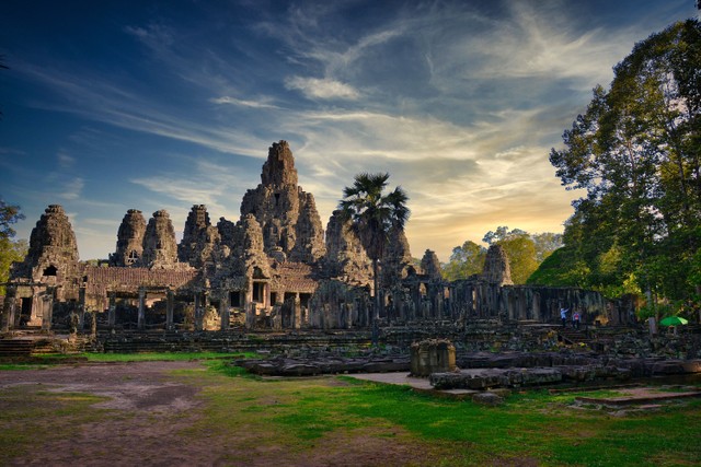 Angkor Wat sebagai salah satu bukti peninggalan Kerajaan Khmer. Foto oleh allPhoto Bangkok dari Pexels