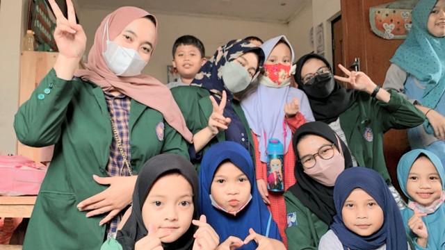 Kebersamaan mahasiswa dengan anak-anak TPA As-Syifa Nurrohman (Penulis, 2022)