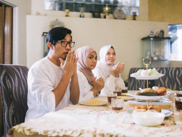 Niat sahur puasa Ramadan. sumber : www.istockphoto.com