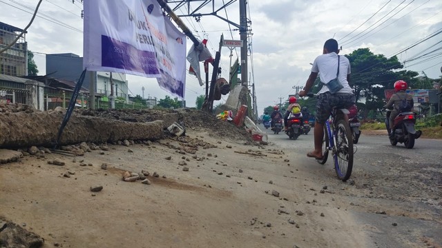 Perlintasan sebidang Rawa Geni Citayam yang kini ditutup usai insiden KRL vs Mobil pada Kamis (21/4/2022). Foto: Dicky Agung/STR/kumparan