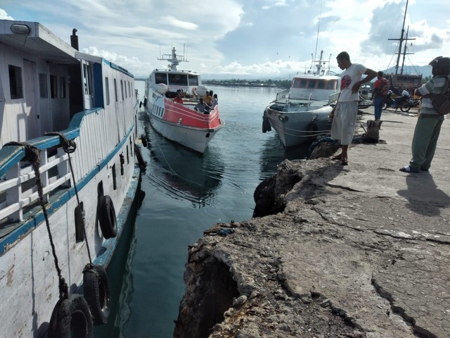 Kondisi pelabuhan Lewoleba, paling jelek dan sangat berbahaya bagi kapal motor dan penumpang. Foto : Istimewa