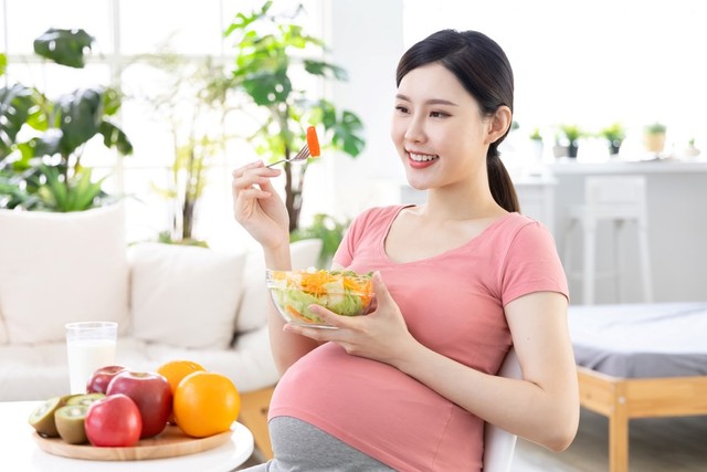 Ilustrasi ibu dengan asupan nutrisi yang cukup. Foto: Shutterstock