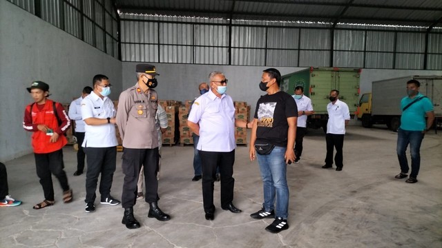 Pastikan Ketersediaan Minyak Goreng, Bupati Kuningan Sidak Sejumlah Agen (23535)