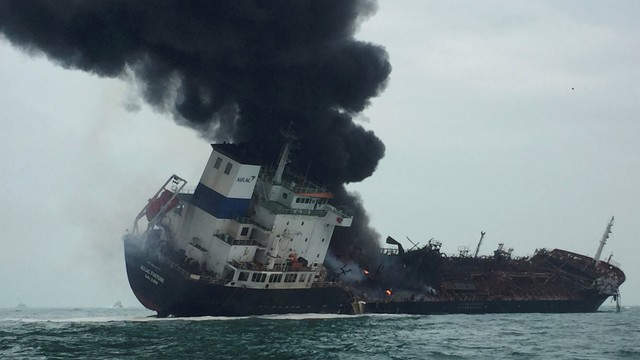 Ilustrasi kapal tanker minyak Hong Kong meledak. Foto: Polisi Hong Kong via AP