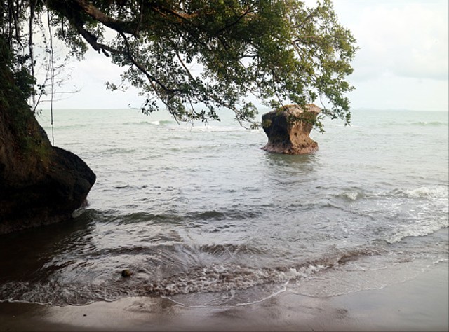 Pantai pasir putih anyer, Foto: Unsplash.