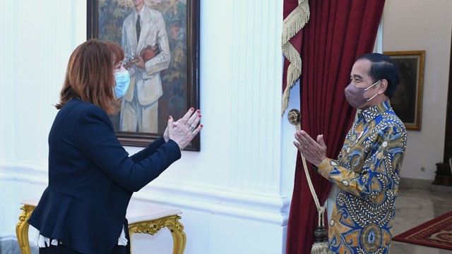 Presiden Jokowi menerima kunjungan Rektor Monash University Margaret Gardner, di Istana Merdeka, Jakarta, Kamis (14/4/2022). Foto: Kris/Biro Pers Sekretariat Presiden