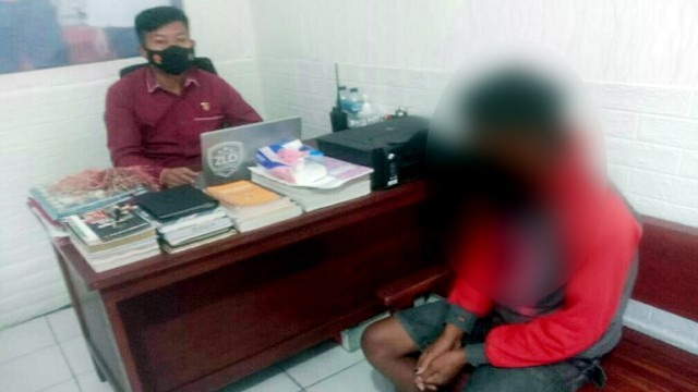 Polisi di Kabupaten Talaud meminta keterangan kepada pelaku pelepas anak panah wayer ke temannya. (foto: istimewa)