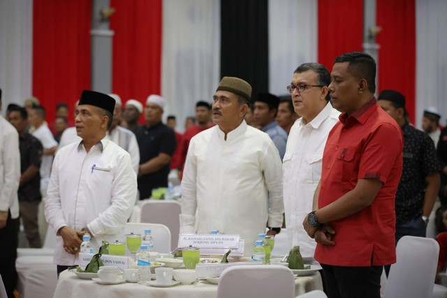 Muzakir Manaf-Wali Nanggroe Aceh Buka Puasa Bersama Anak Yatim (122457)