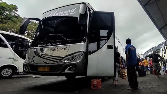 Bus AKAP rute Manado, Gorontalo dan Palu di Terminal Malalayang, Kota Manado. 