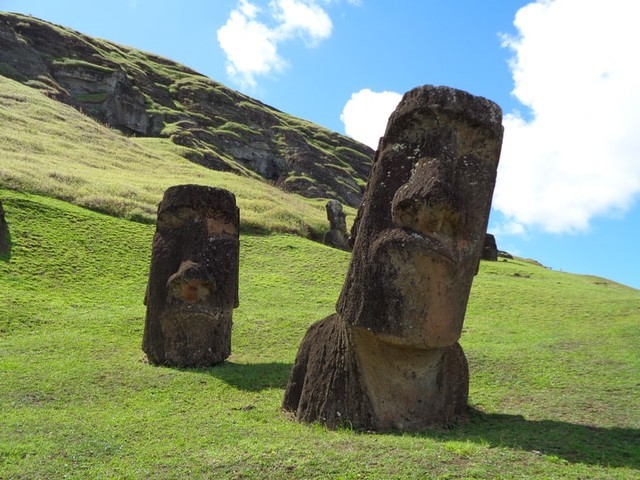 Ilustrasi Arti Emoji Moai. Foto; usplash.com