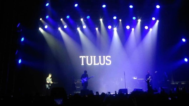 Konser Tulus secara offline. Foto : Firlyaldr