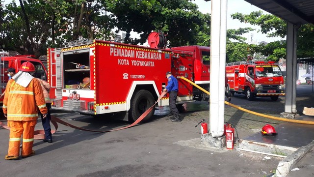 Supermarket di Mergangsan Yogyakarta Terbakar (28627)