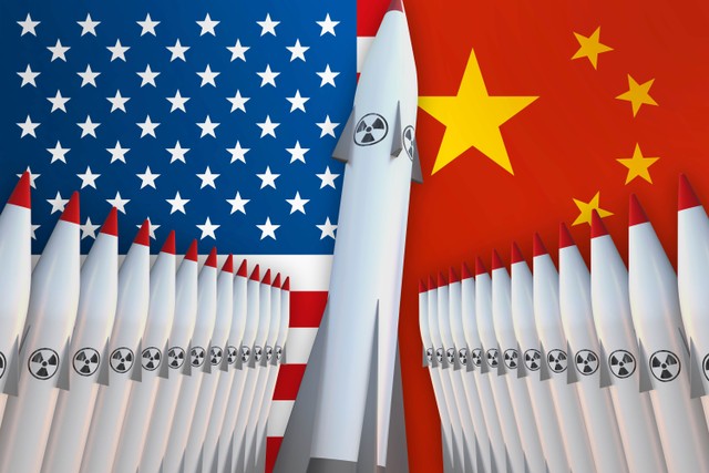 Ilustrasi nuklir Amerika Serikat dan China. Foto: andriano.cz/Shutterstock