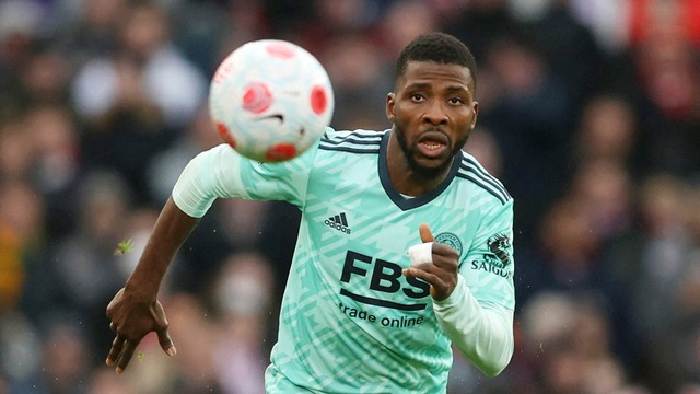 Pemain Leicester City Kelechi Iheanacho beraksi saat hadapi Manchester United 
di Stadion Old Trafford, Manchester, Inggris, Sabtu (2/4/2022). Foto: Russell Cheyne/REUTERS