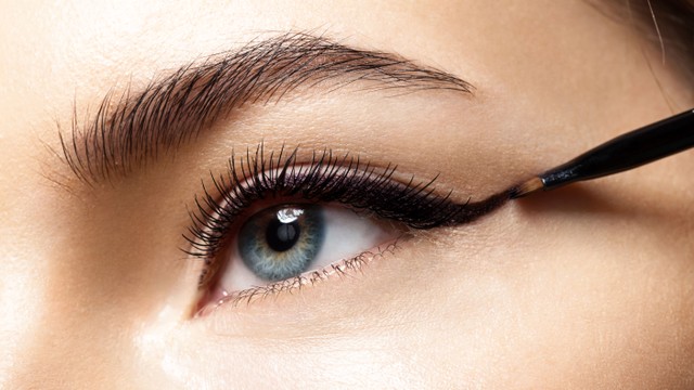 Ilustrasi eyeliner. Foto: popcorner/Shutterstock