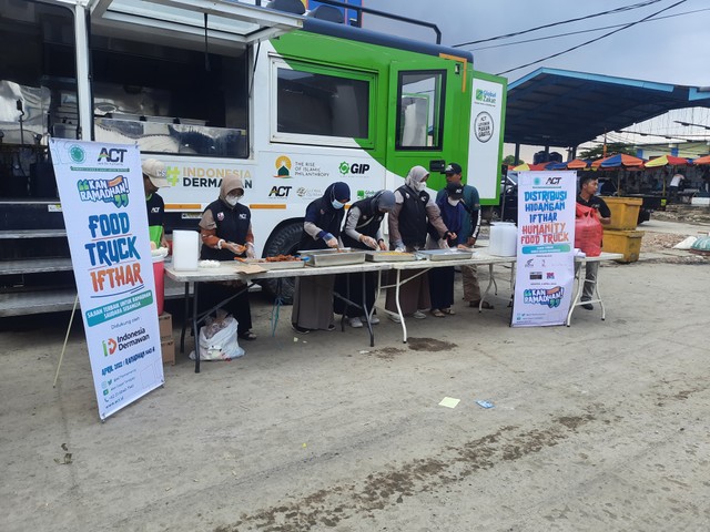 Persiapan Distribusi Hidangan Ifthar