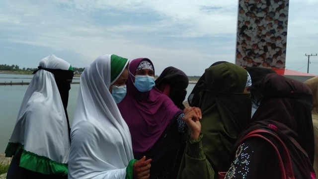 Perempuan pengungsi Rohingya yang terusir dari Desa Alue Buya Pasie, Bireuen. Foto: Dok. Yayasan Geutanyoe