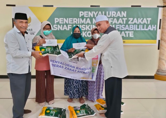 Penyaluran Zakat Asnaf dan Fisabilillah oleh Badan Amil Zakat Kota Ternate. Foto: Istimewa