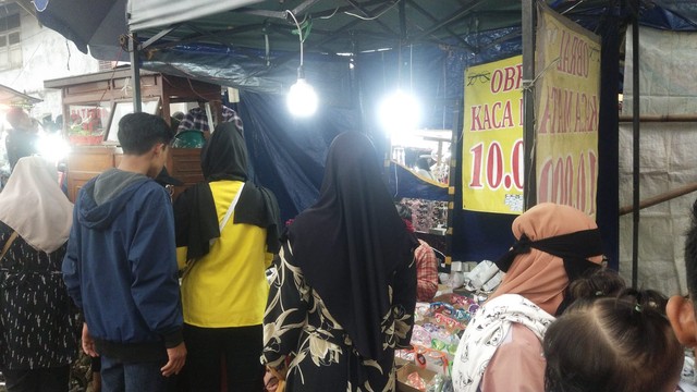 Suasana pasar kaget Lapangan Sakura Ciapus, Bogor, saat lebaran.  Foto: Dok. Riki