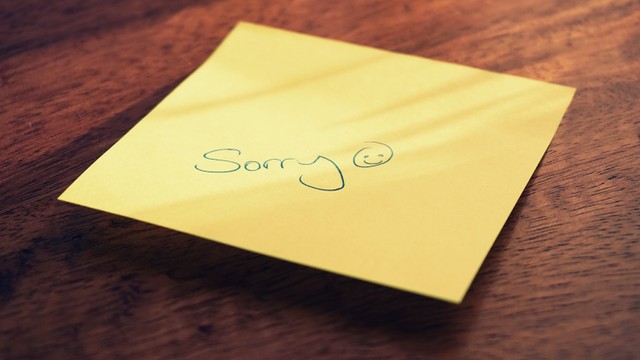 Contoh Surat Permohonan Maaf, Foto: Pexels/Suzy Hazelwood.