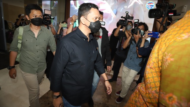 Influencer Arief Muhammad memenuhi panggilan sebagai saksi terkait kasus Doni Salmanan di Bareskrim Mabes Polri, Jakarta, Kamis, (17/3). Foto: Agus Apriyanto