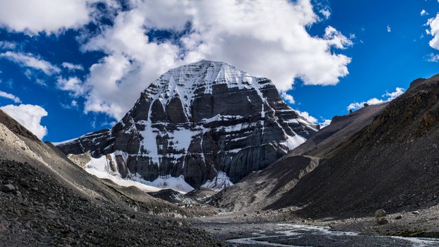 Gunung Kailash di Tibet. Foto: Almazoff/Shutterstock