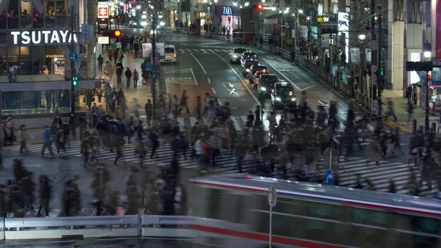 Suasana malam di Shibuya Crossing. Foto: Ahmad Ariska/acehkini