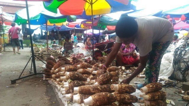 Pedagang di Pasar Youtefa Abepura Kota Jayapura  (BumiPapua.com/Katharina)