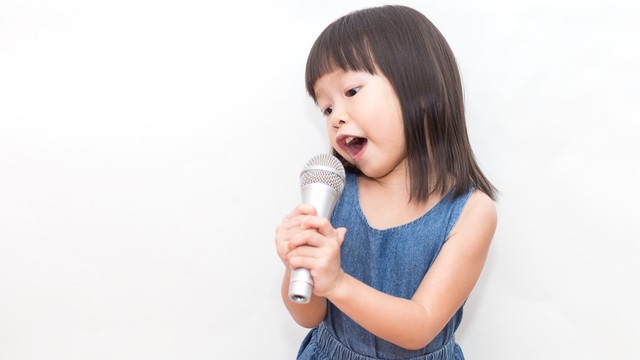 Ilustrasi anak bernyanyi. Foto: paulaphoto/Shutterstock