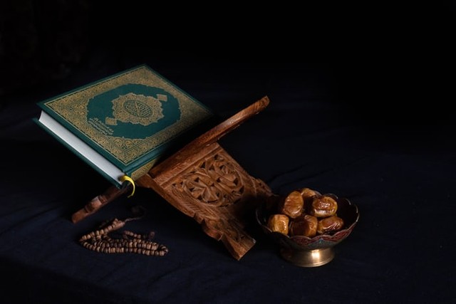 Ilustrasi hadits buka puasa dengan kurma. Foto. dok. Abdullah Arif (Unsplash.com)
