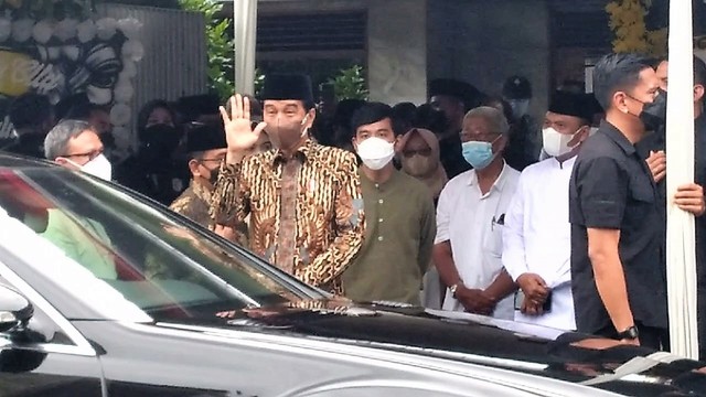Begini Gambaran Kebersamaan Jokowi dan Gibran, saat Takziah di Rumah Miyono (27313)