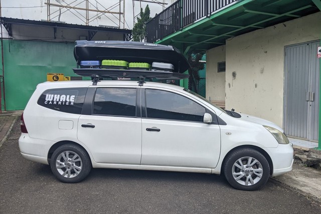 Contoh pengaplikasian roofbox dan roofrail pada mobil. Foto: Sena Pratama/kumparan
