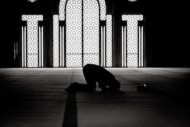 Ilustrasi sholat sebagai ibadah mahdhah. Foto: Unsplash