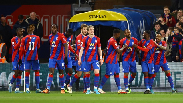 Selebrasi pemain Crystal Palace usai mencetak gol ke gawang Arsenal pada pertandingan lanjutan Liga Inggris di Selhurst Park, London, Inggris. Foto: David Klein/REUTERS