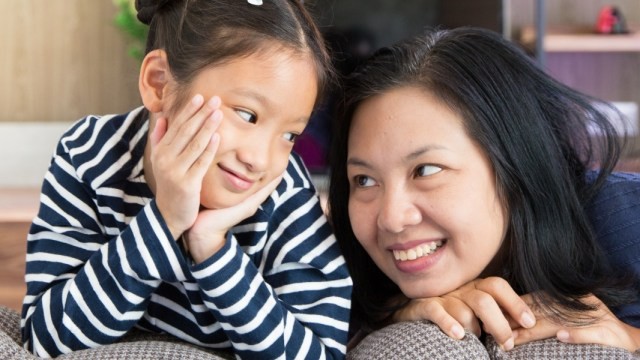 Ilustrasi kesalahan mendidik anak perempuan yang harus dihindari. Foto: Shutterstock