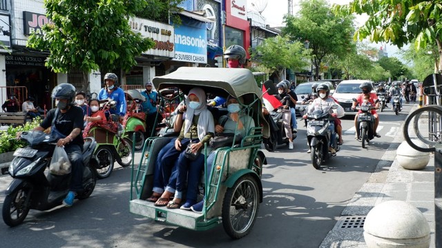Suasana Malioboro, Kota Yogyakarta. Ikon Yogya itu masih jadi favorit wisatawan pada long weekend, Sabtu (26/2). Foto: Arfiansyah Panji Purnandaru/kumparan