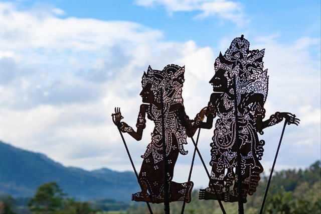 Salah satu contoh akulturasi adalah wayang. Foto: Unsplash