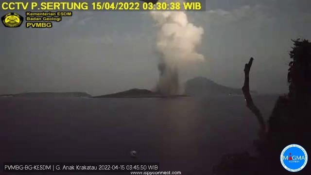 Letusan Pertama di Ramadhan, Abu Vulkanik Gunung Anak Krakatau Capai 1.000 Meter (133843)