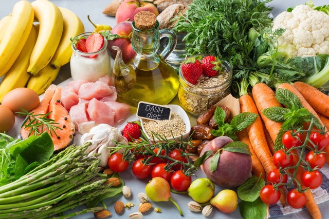 Ilustrasi pola makan sehat, DASH diet. Foto: Antonina Vlasova/Shutterstock