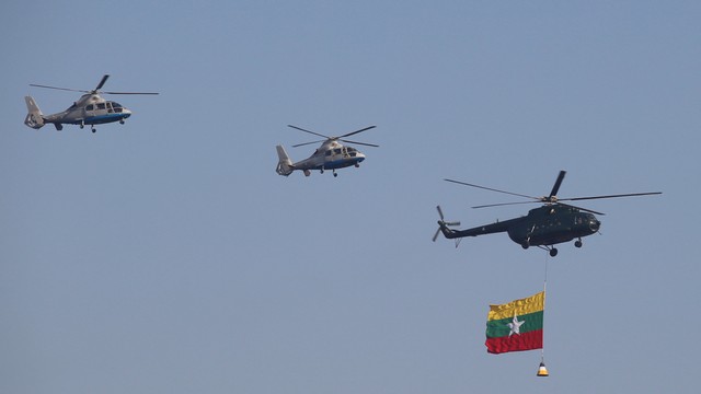 Helikopter militer junta Myanmar. Foto: Stringer/AFP
