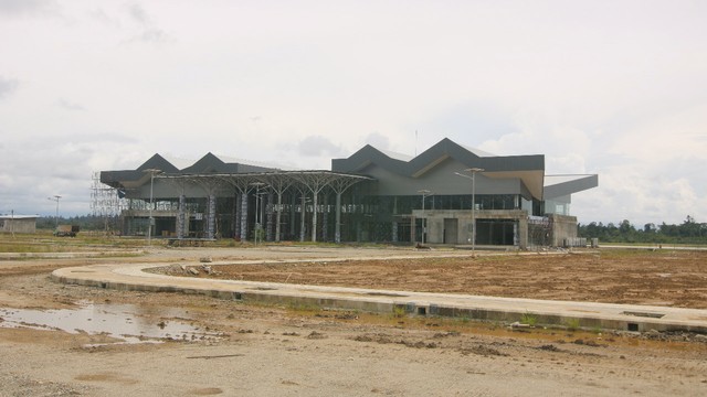 Dicanangkan oleh Jokowi, Pembangunan Bandara Baru Nabire Terancam Mangkrak  