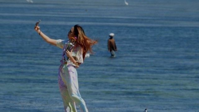 Turis asing saat berwisata ke Bali- IST