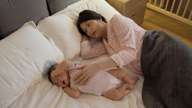 Alami Insomnia Setelah Melahirkan, Moms? Ini Cara Mengatasinya! Foto: PRPicturesProduction/Shutterstock