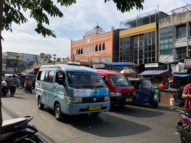 Kondisi Lalu Lintas Pasar Kebayoran Lama (Foto: Anggi Anggarani)